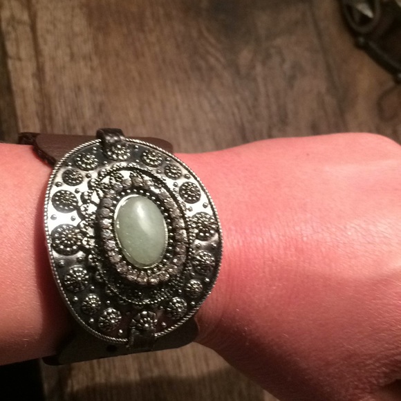 Leather cuff bracelet with bling - Picture 3 of 3